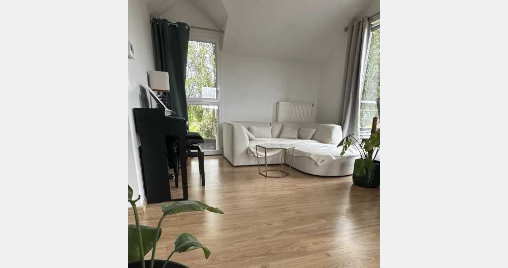 Thomas's listing on misterb&b - Salon et piano