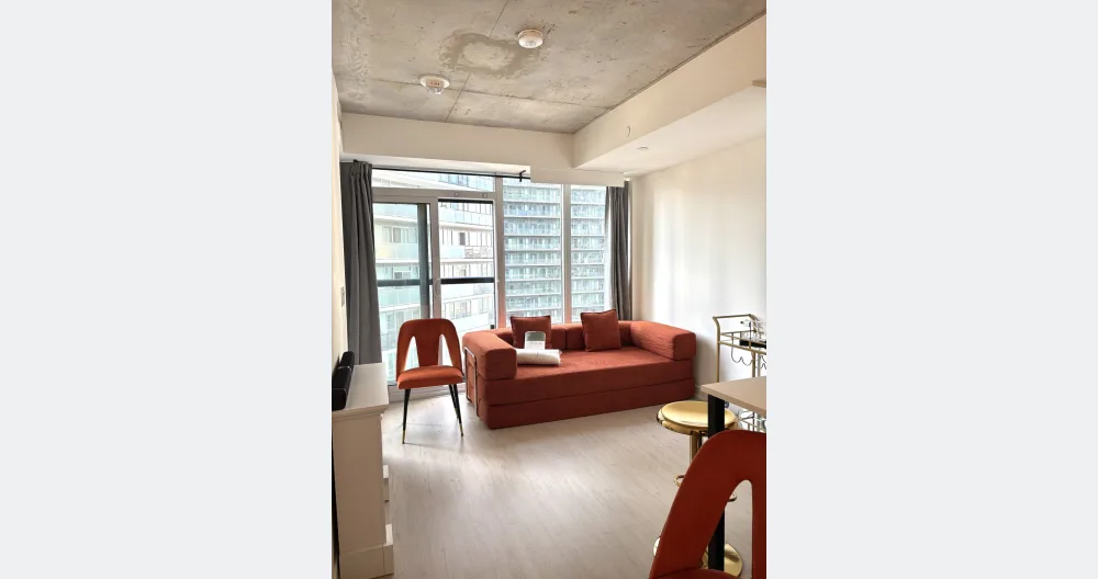 Brand New Private Room • Cozy Chic in Central Toronto - Picture 2