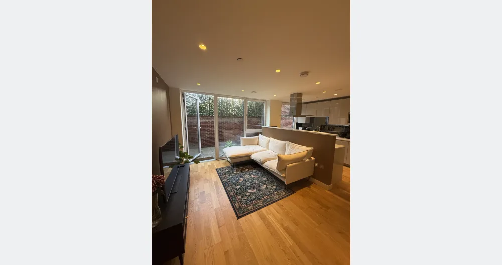 Himanshu's listing on misterb&b - Living Room