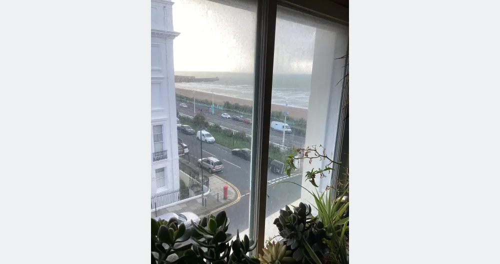Beautiful Apartment Facing Seafront opposite Nude Beach n Bars n Buses - Picture 2