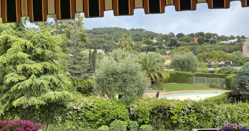 Fabrizio's listing on misterb&b - Vue sur la piscine