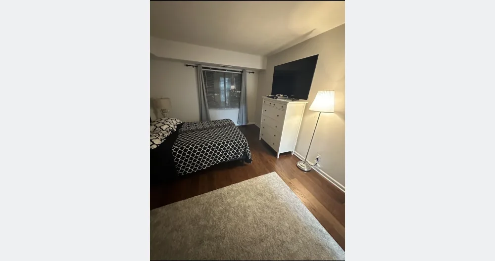 Privates Badezimmer, kostenloser Parkplatz, Penthouse in bewachter Gemeinschaft - Foto 1