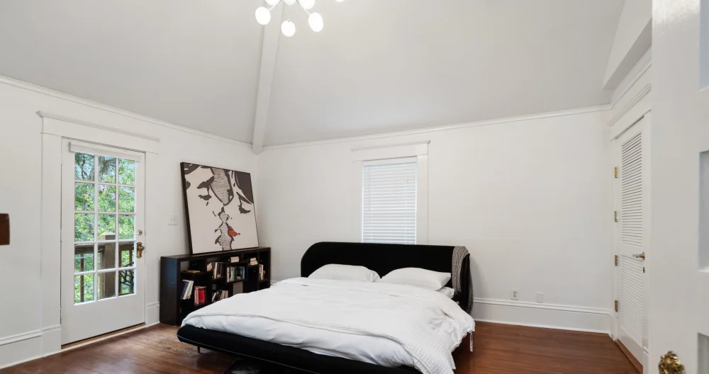 Spacious, private two story loft in the center of midtown - Picture 2