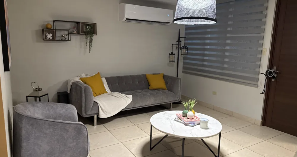 Apartment in metropolitan area - Picture 2