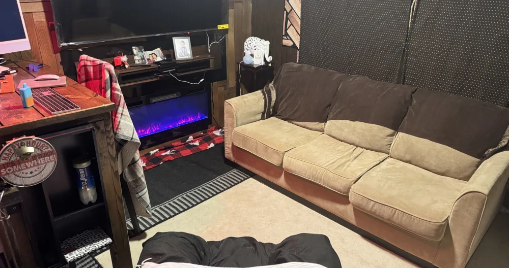 Confy basement in donwtown Mississauga, just 9 min from the Airport - Picture 2