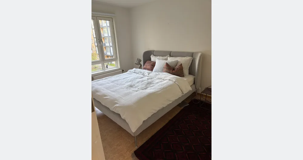 L'annuncio di Carl su misterb&b - The room is spacious and  has a view to the back garden. Very quiet. 