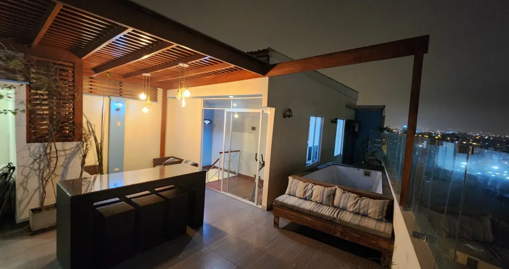 Anuncio de Miguel en misterb&b - The terrace features an outdoor 4 people jacuzzi (cold water) besides bbq, lounge and patio furniture