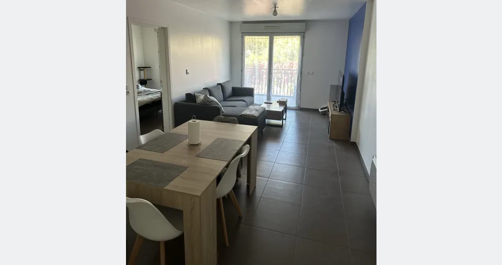 Shared apartment with balcony - Picture 2