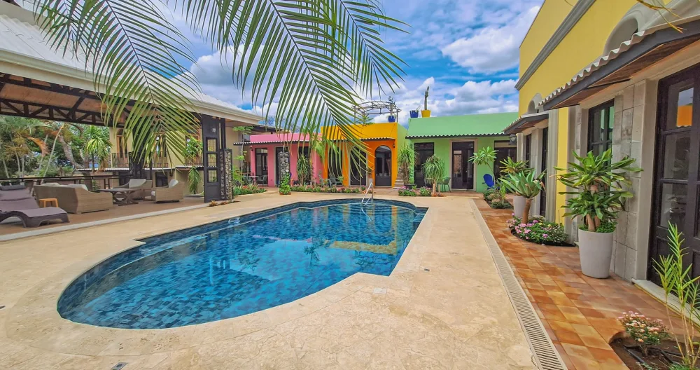 L'annuncio di Colin su misterb&b - Heated swimming pool on the property