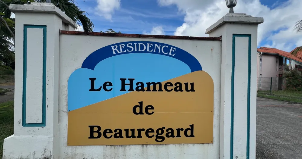 Patrice et Lucien's listing on misterb&b - Entrée de la résidence