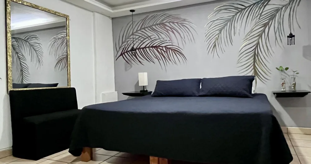 Anuncio de Matt en misterb&b - Comfortable, king-sized bed, desk, air conditioning, LED lighting