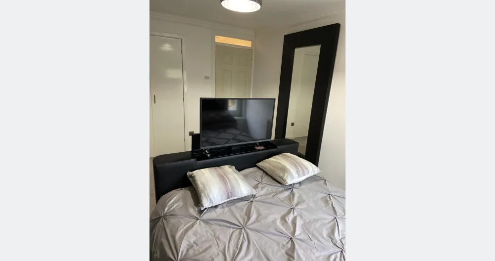  Modern room own separates bathroom near city centre close airport :) - Picture 2