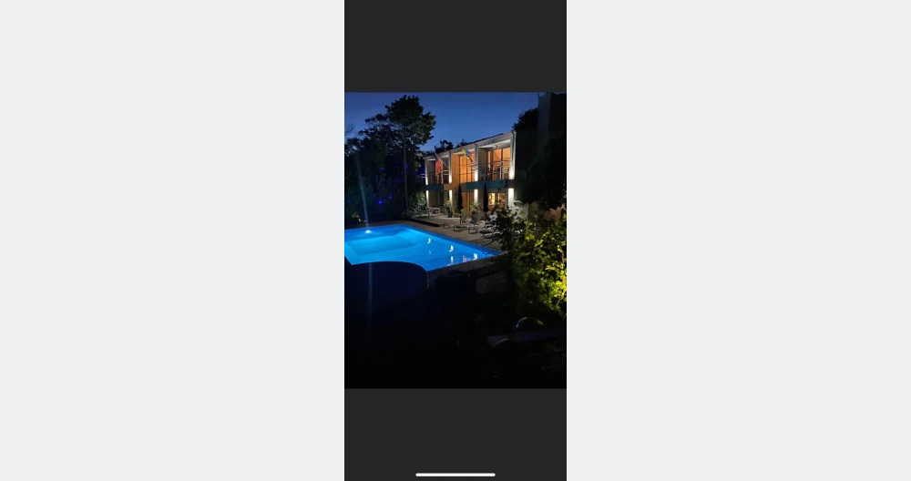 Anúncio de James em misterb&b - Heated salt water pool