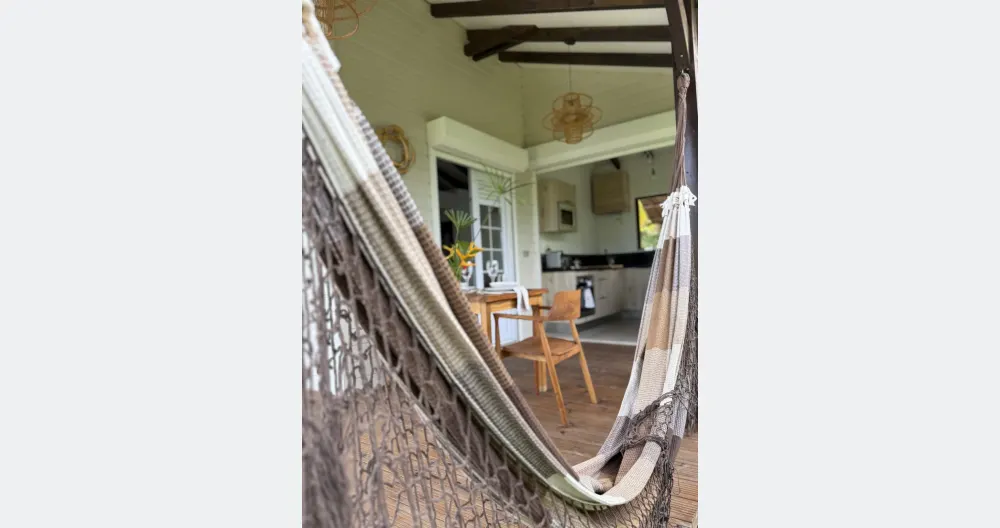Thierry's listing on misterb&b - Espace repas, terrasse et cuisine 