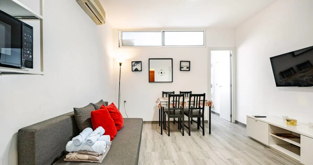 Modern 1BR in Central Torremolinos – Walk to Beach & Gay Area - Picture 1