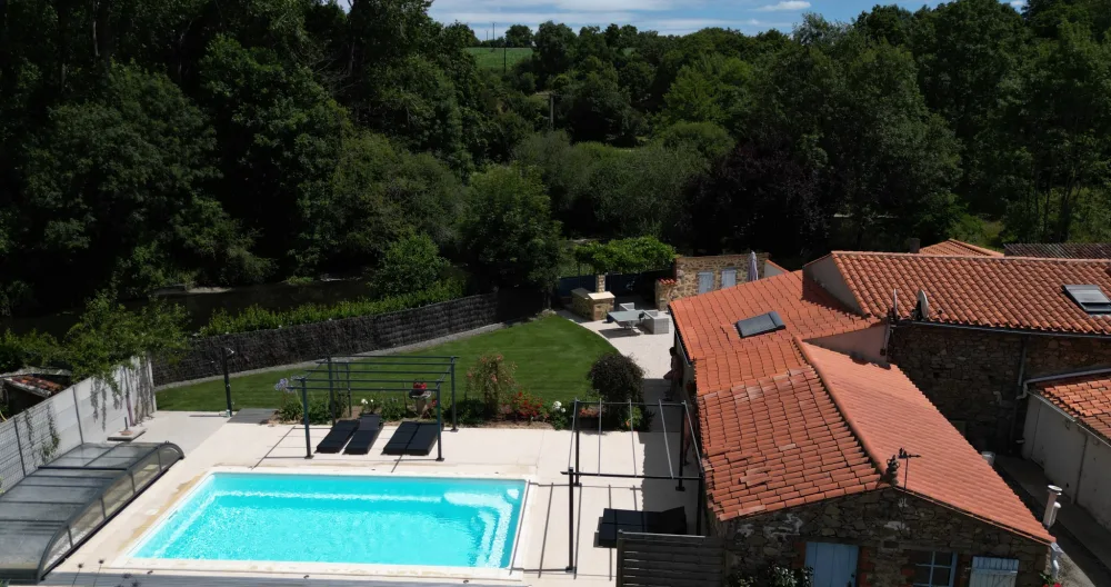 Jean-louis's listing on misterb&b - Espace piscine