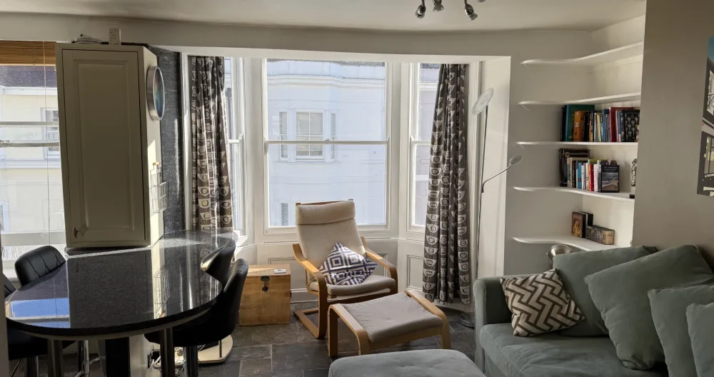 Ian's listing on misterb&b - Sitting room