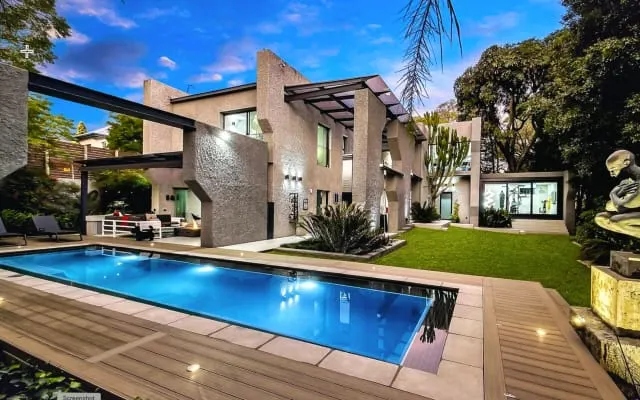 Anton's listing on misterb&b - Pool Side