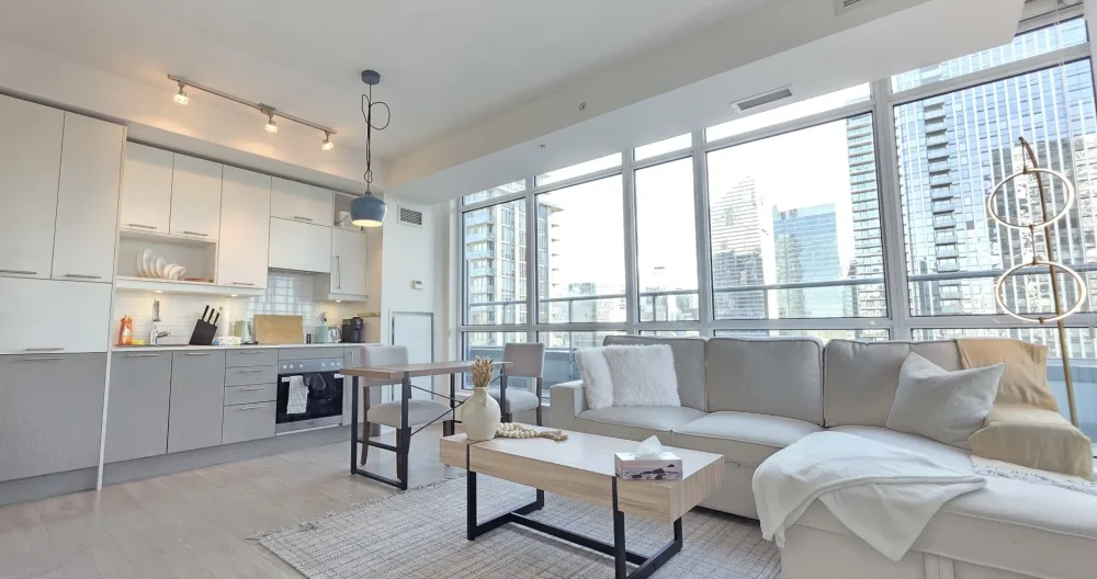 Vinny's listing on misterb&b - A luxury condo with breath taking view of Downtown Toronto skyline from wrap around balcony