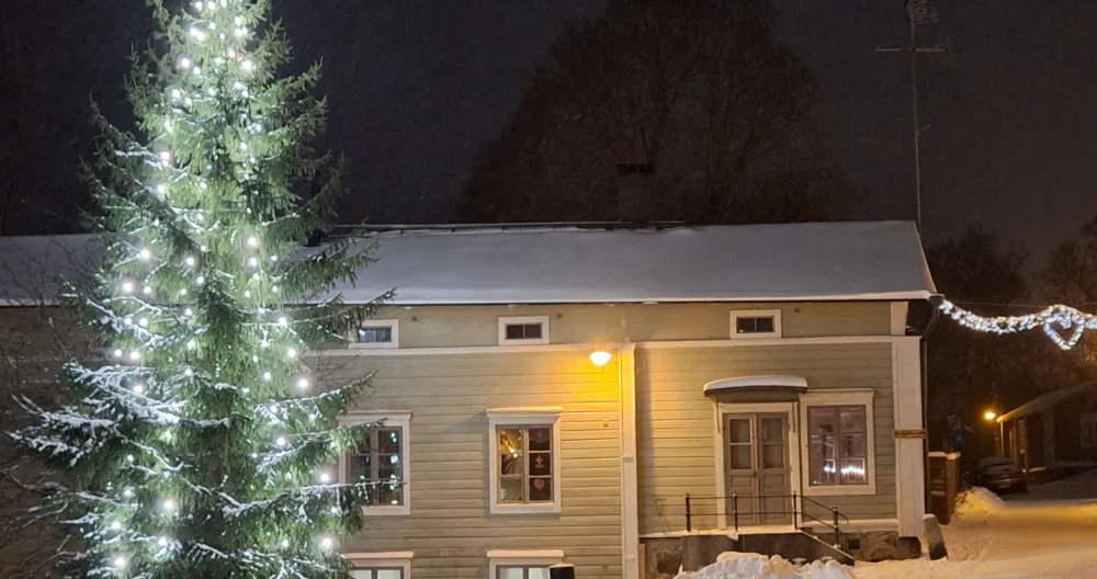 Steve's listing on misterb&b - The house in winter.