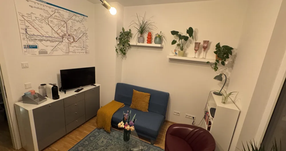 Cozy Room Near the Exhibition Center - Picture 2