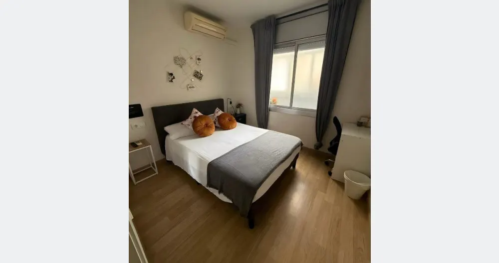 Private Room with TV, AC, Heating, Wifi! - Picture 1