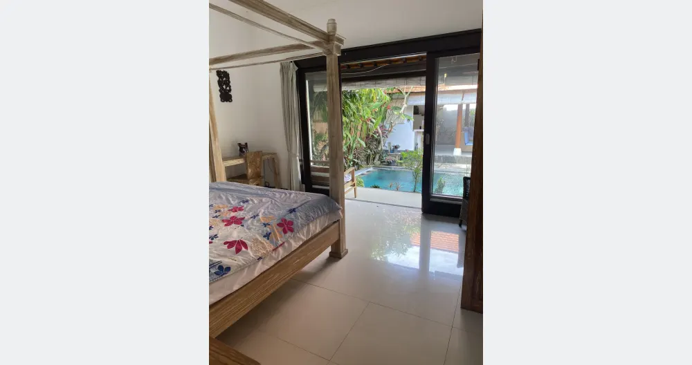 Grande chambre avec salle de bain au bord de la piscine à Pererenan, Canggu. La plage est accessible à pied. - Photo 3