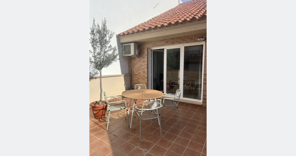 Habitación en Ático cerca de la playa - Foto 1