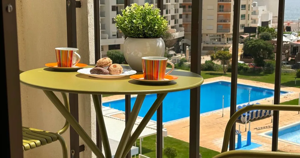 BnB Homes vibrant Ocean View terraced apartment - Picture 2
