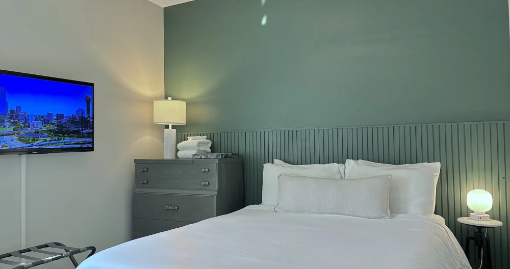 Shawn's listing on misterb&b - Private bedroom with desk and smart TV. 