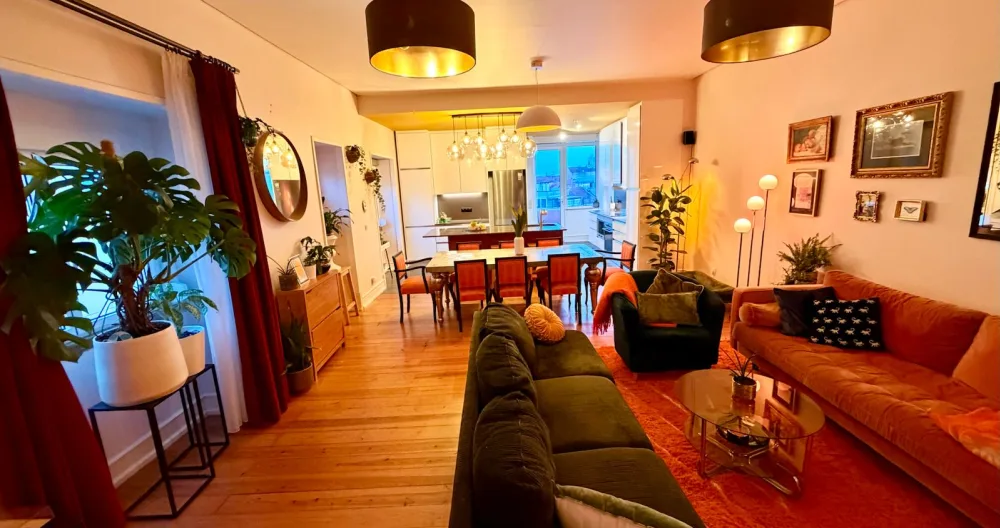 Lissabon Glow, sonnenbeschienenes Luxushaus mit Büro und Balkonen - Foto 1