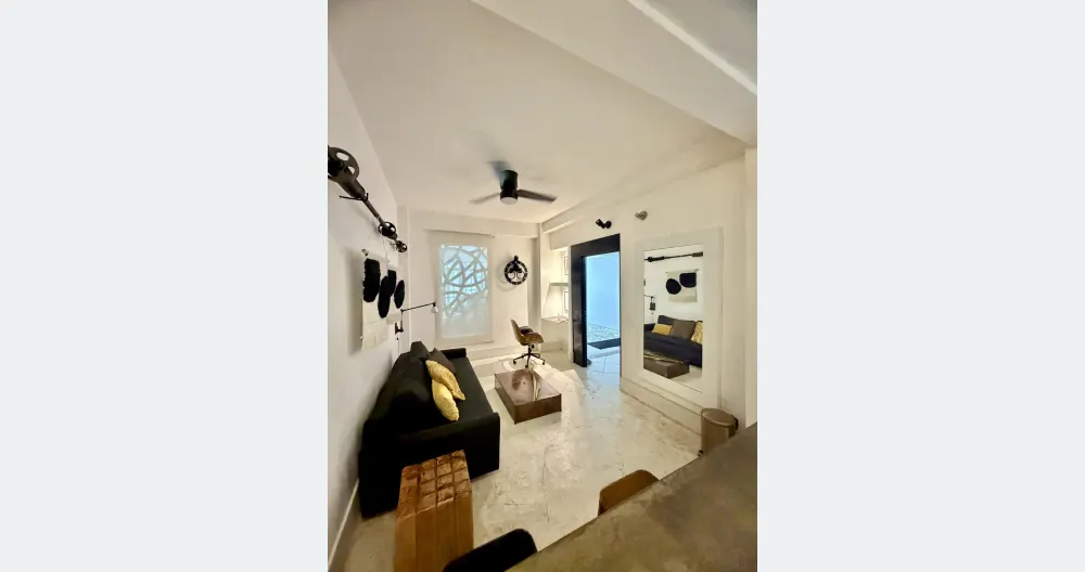 César's listing on misterb&b - Living room with a little desk and comfy couch 😌