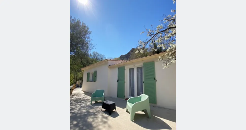 Anuncio de Jean-claude en misterb&b - Salon de jardin et sortie direct de la chambre