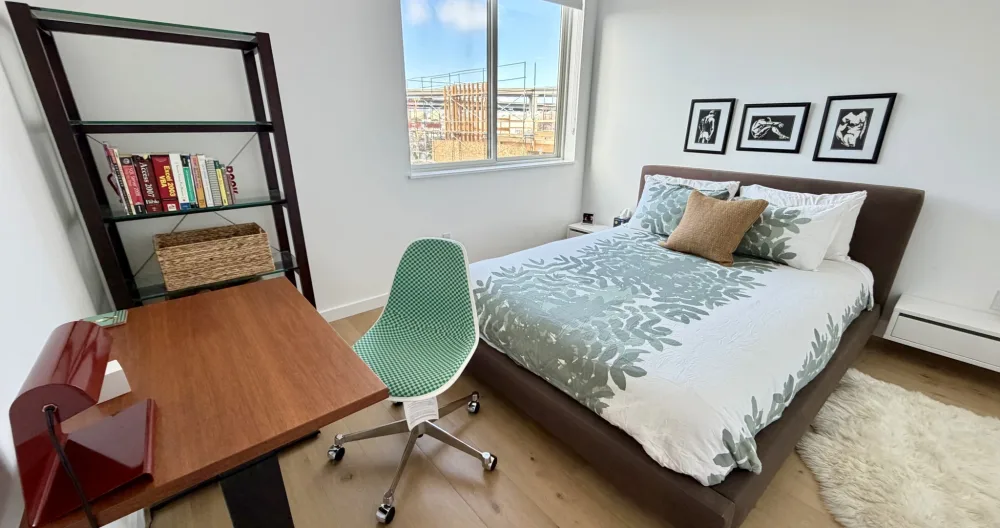 Leo's listing on misterb&b - Light-filled modern haven for the discerning gentleman.