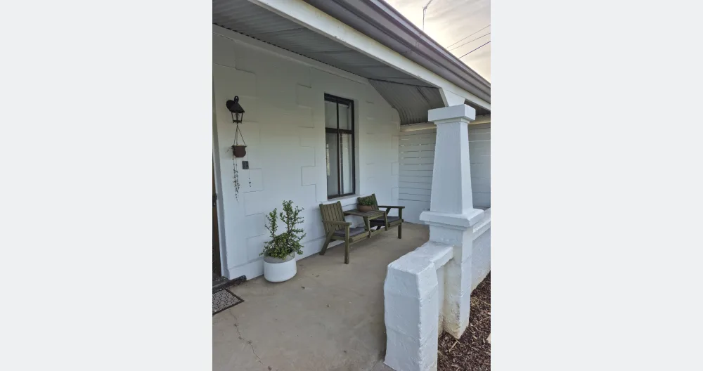 Jay's listing on misterb&b - Sweet historic bungalow a short walk from town centre