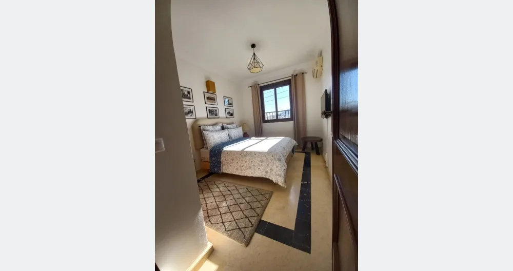 L'annuncio di Abdel su misterb&b - Luminosa camera privata con letto matrimoniale, arredamento moderno e atmosfera accogliente, ideale per un soggiorno confortevole e rilassante.