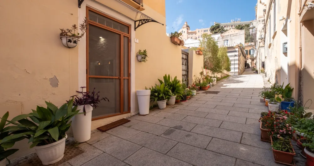 Fantastic apartment in the heart of Cagliari, with patio. - Picture 2