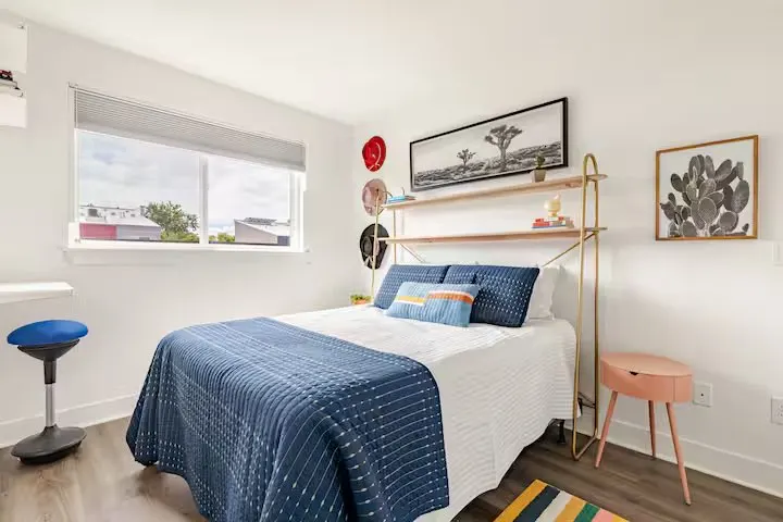 Luminosa camera da letto con bagno privato e spazio di lavoro - Foto 1