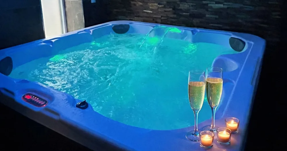 Jérômes Inserat auf misterb&b - Privates Spa mit 6 Plätzen, Regendusche, Lichttherapie und Musik... Ihre Wohlfühlpause