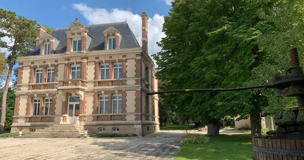 Private Château Estate & Indoor Pool near Chablis - Picture 1