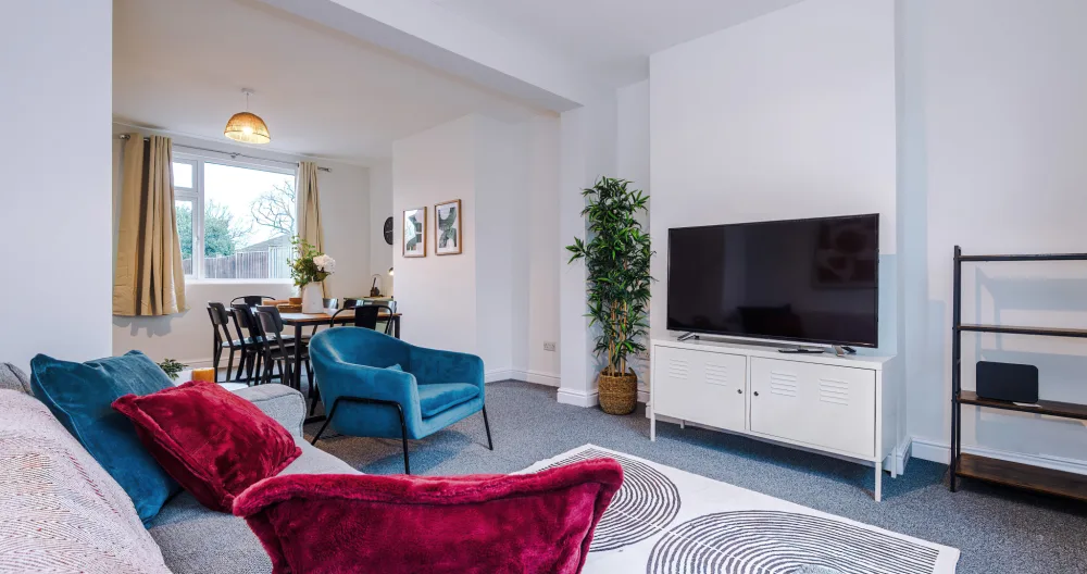 Helles 3BR Haus für 6 Personen - 4 Minuten von Bentley entfernt
 - Foto 1