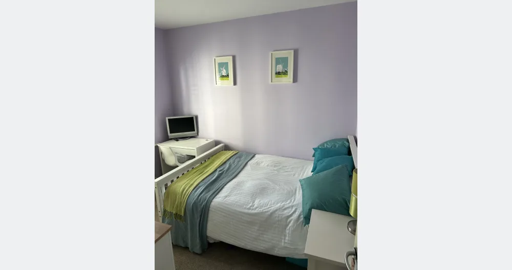 Hove double room. 4min walk to beach and 20min to gay bars.  - Picture 2
