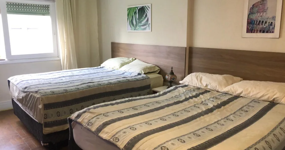 Sergio's listing on misterb&b - Bedroom 1 - Two double beds, a closet and a workstation. Front view of the street.