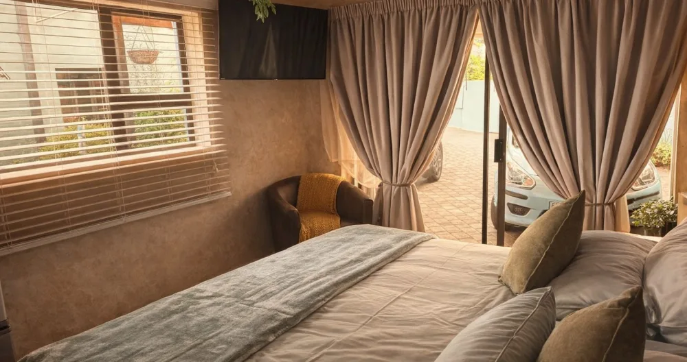 Falcons Studio Apartment - Picture 2