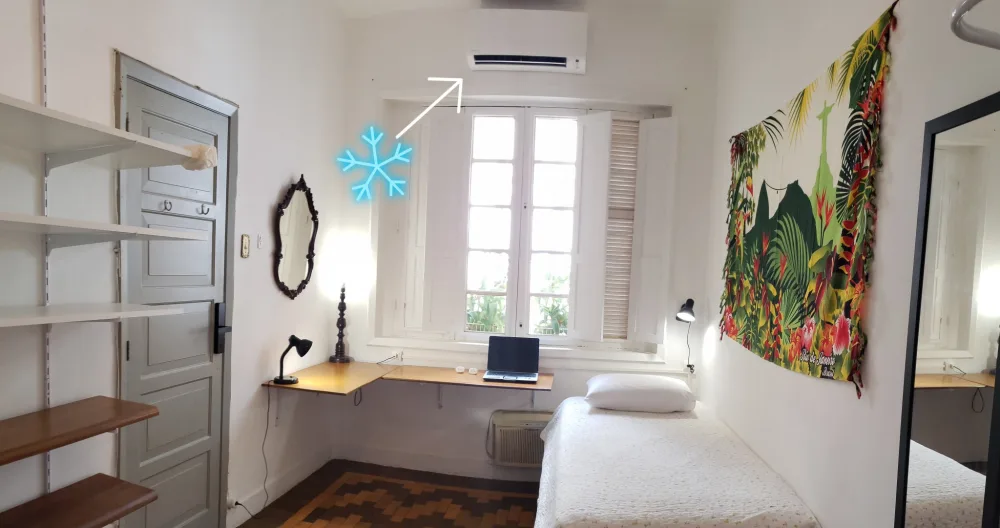 Carlos's listing on misterb&b - Excellent work area in the bedroom.