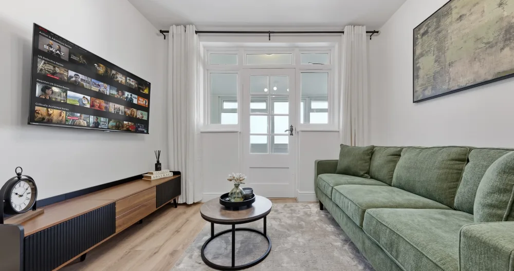 4BR | Schlafplätze 8 | Stilvolles Haus Luton Escape | Wifi - Foto 2