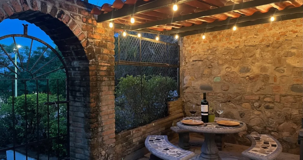 Eric's listing on misterb&b - Private terrace with mood lighting, perfect for evening events