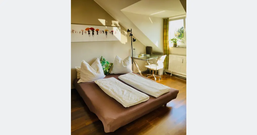 Bed, bath + breakfast near Werksviertel - Picture 1
