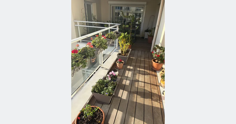 Master suite opening onto terrace, both calm and city living - Picture 2