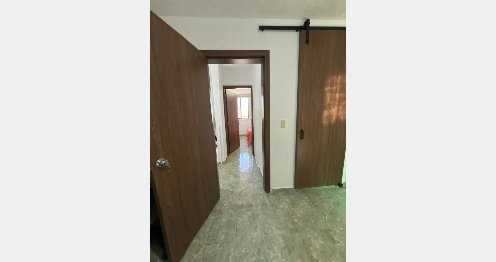 L'annuncio di Alejandro su misterb&b - Primo piano, porte del bagno e della camera da letto 🛏🥱